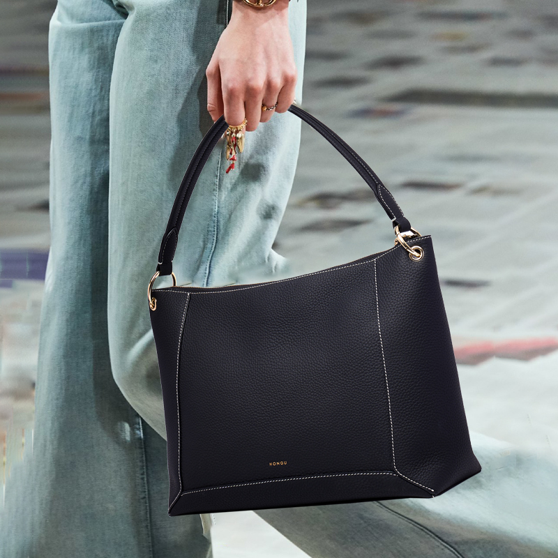 SINGLE STRAP GENUINE LEATHER TOTE BAG WITH ZIP CLOSURE