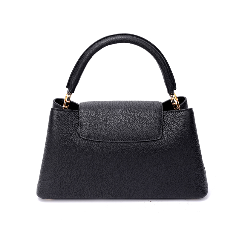 Black Leather Tote Capucines MM Handbag 