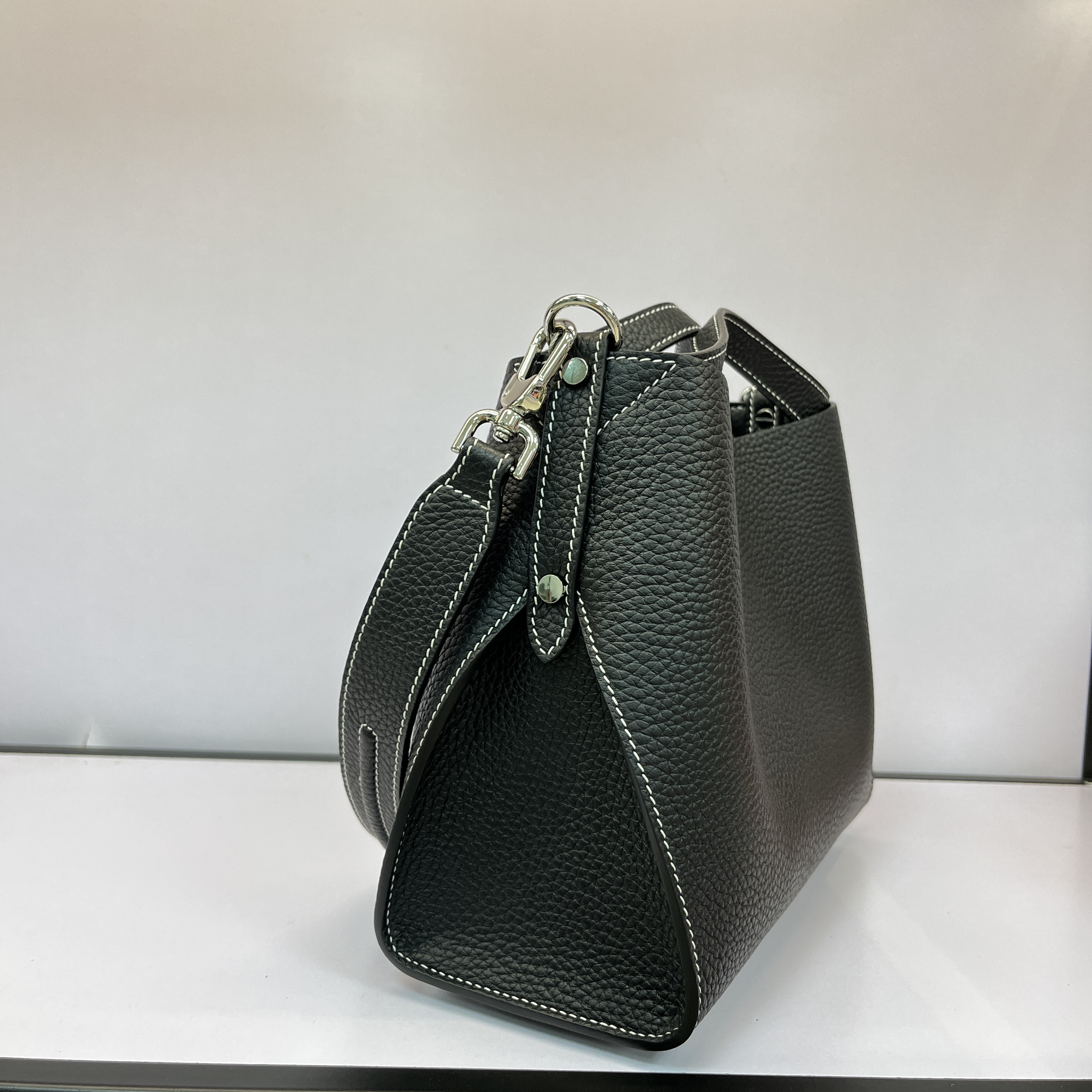 OEM/ODM Elegant Cowhide Square Bucket Crossbody Bag