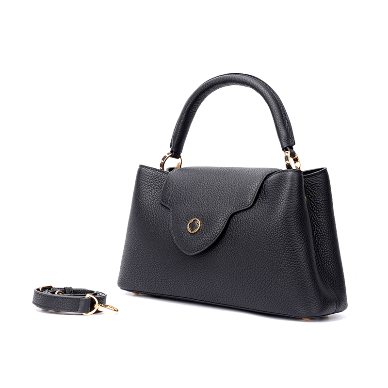 Black Leather Tote Capucines MM Handbag 