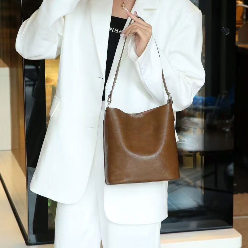 Custom Shoulder Bag Simple Women's Single Crossbody Leather Bucket Bag 